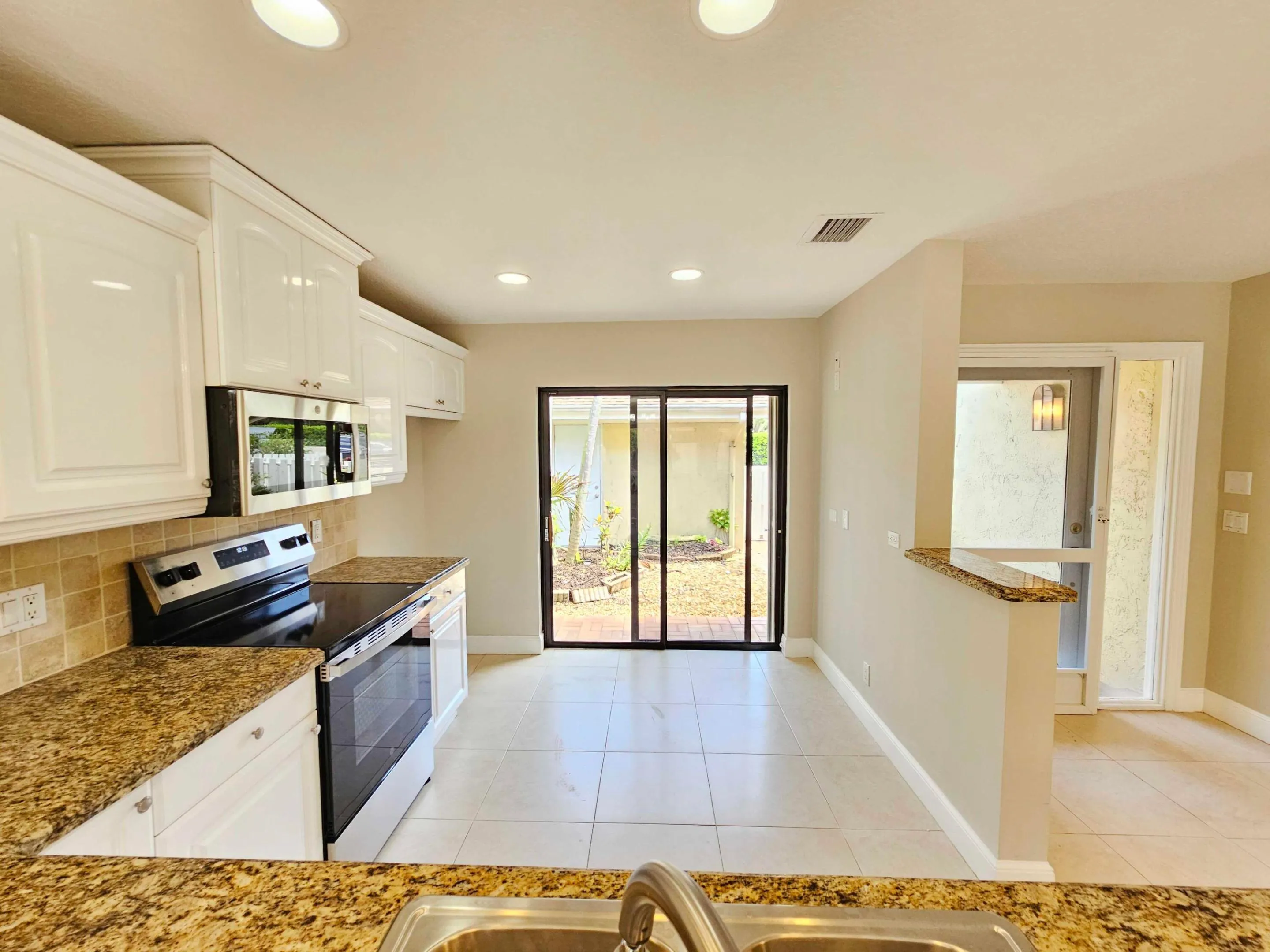 Kitchen (2)