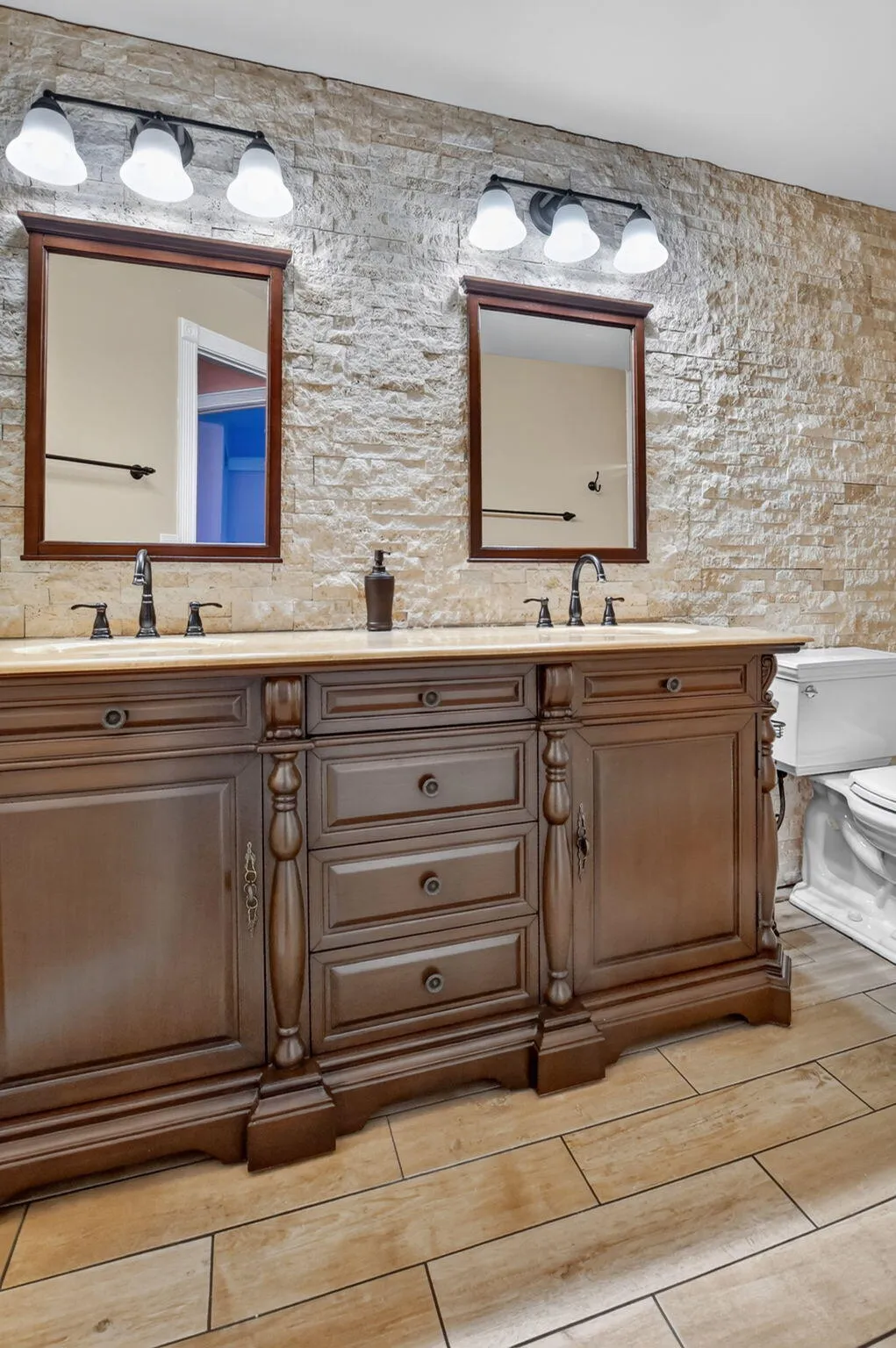 Guest bathroom upstairs