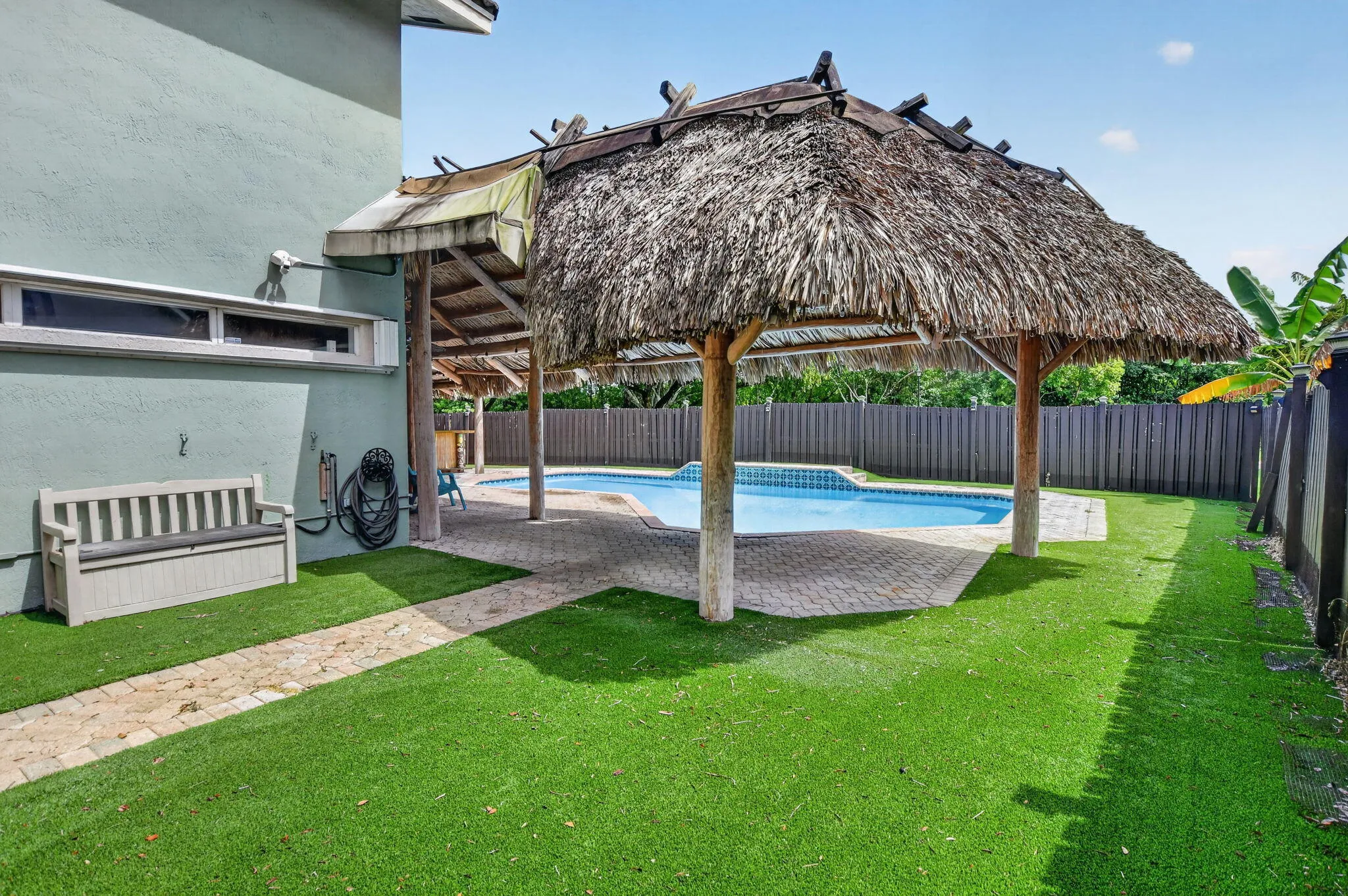 Side yard (Tiki is gone)