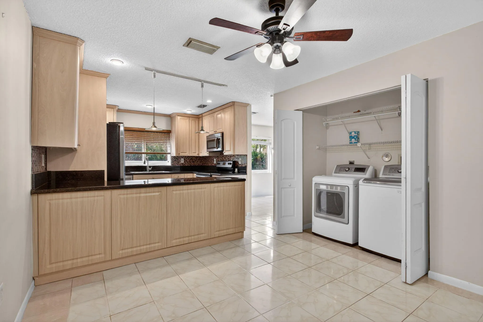29-web-or-mls-9812 interiors-4509