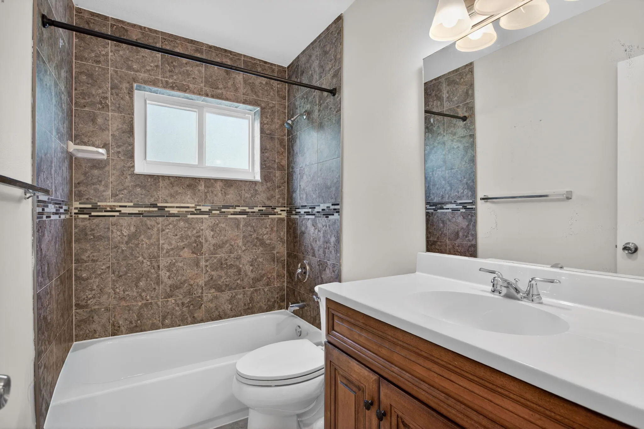 36-web-or-mls-9812 interiors-4549