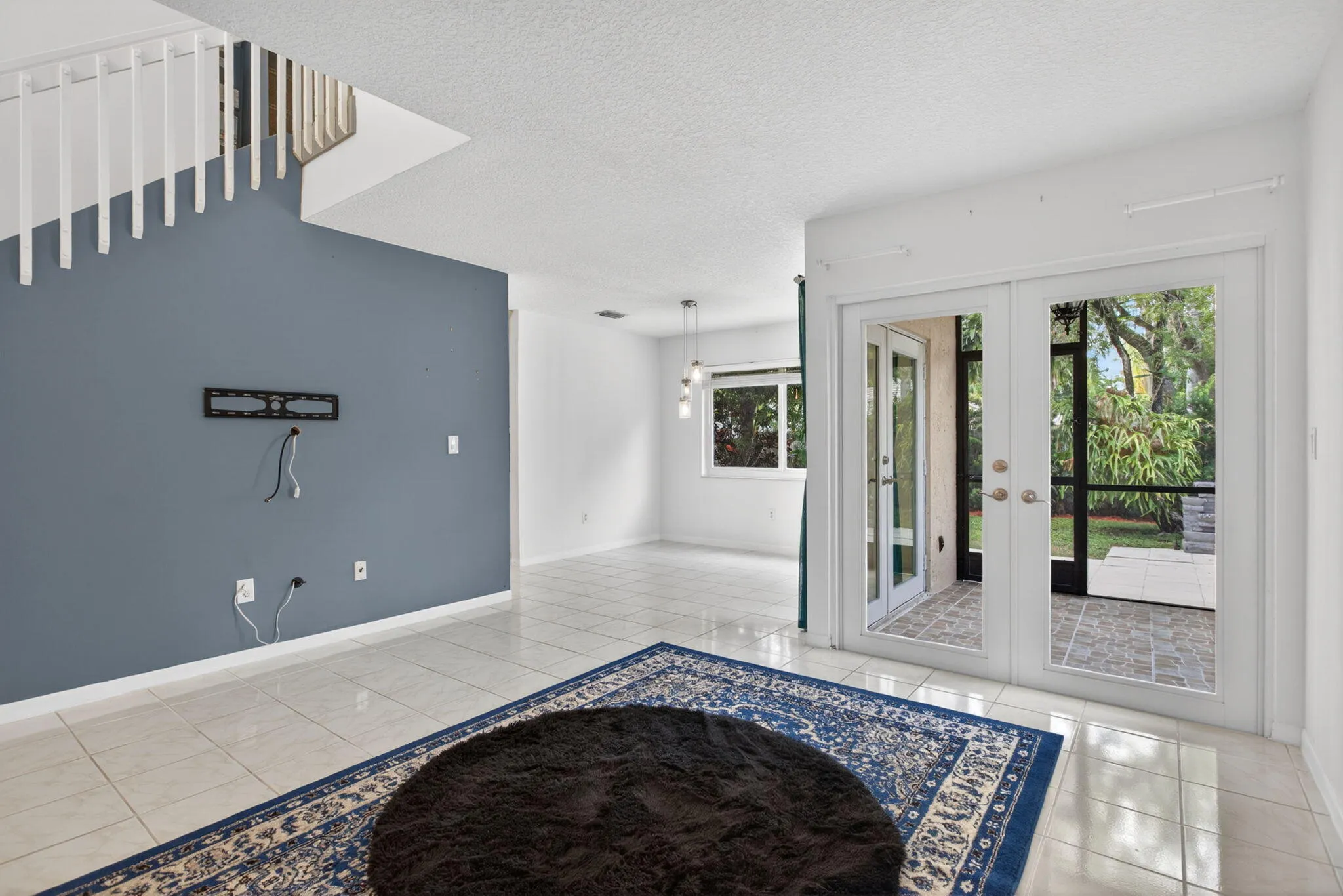 16-web-or-mls-9812 interiors-4429
