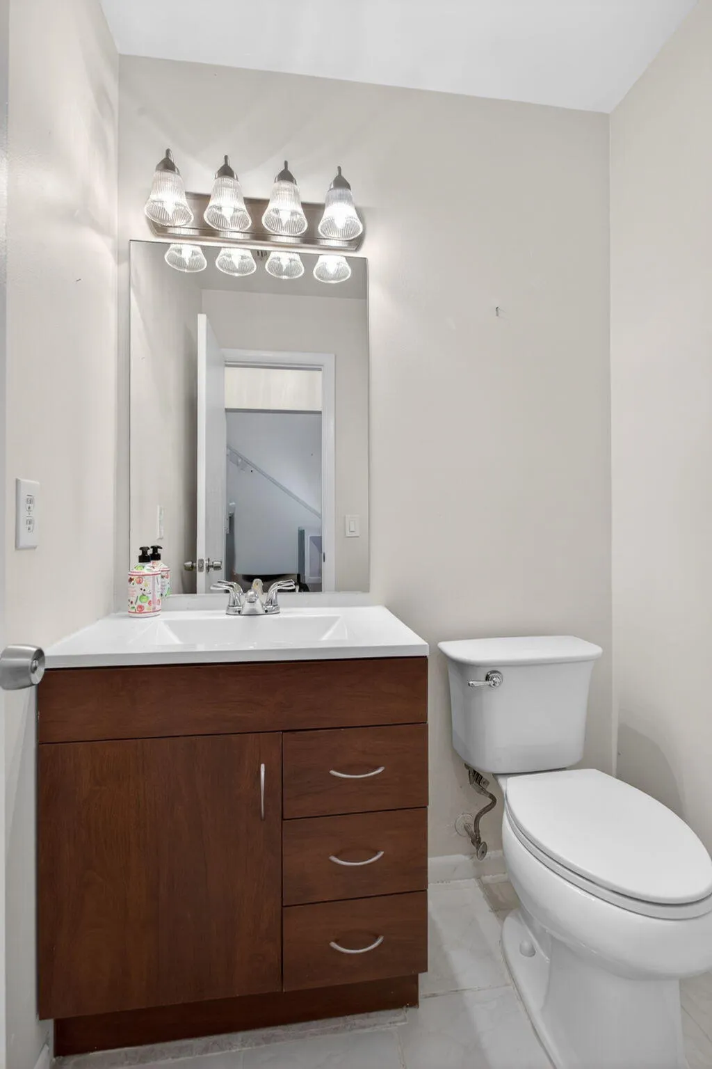 14-web-or-mls-9812 interiors-4419