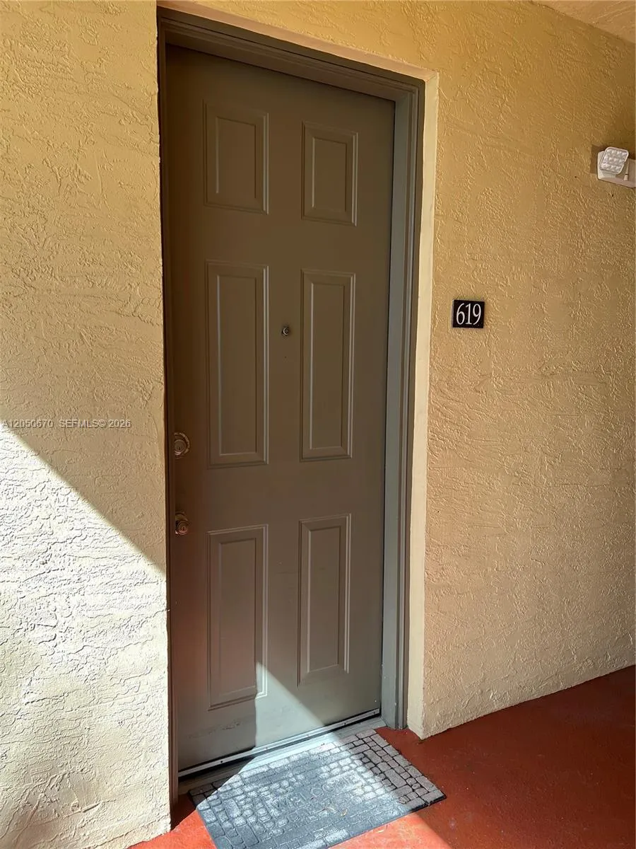 1th floor entry