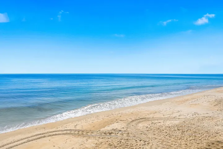 3554 Ocean Drive South - 702-477