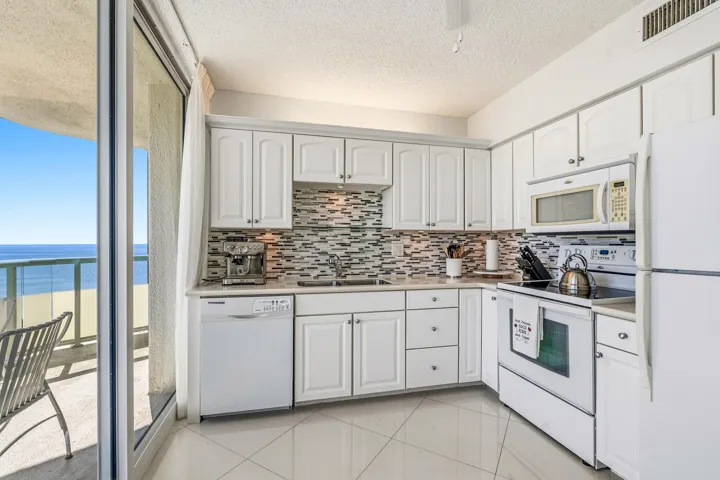 3554 Ocean Drive South - 702-386