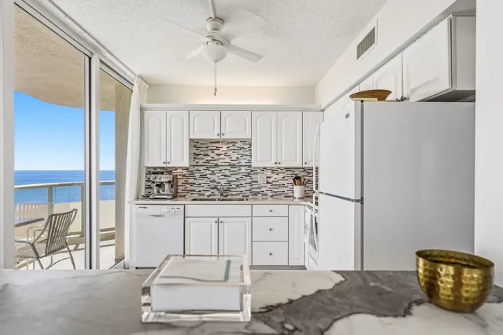 3554 Ocean Drive South - 702-360
