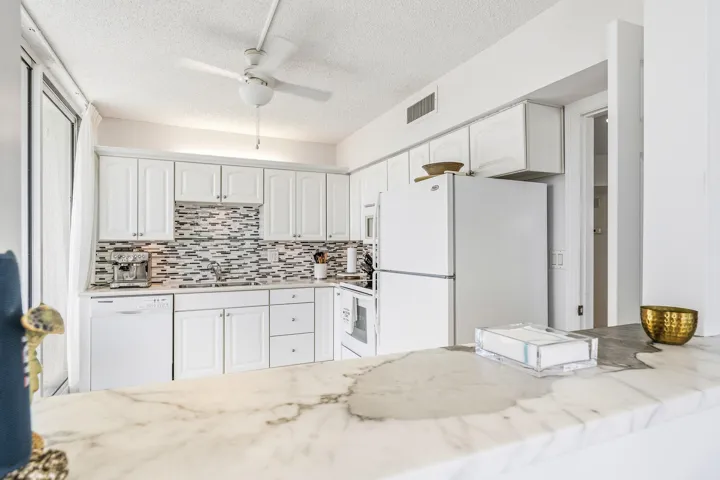 3554 Ocean Drive South - 702-356