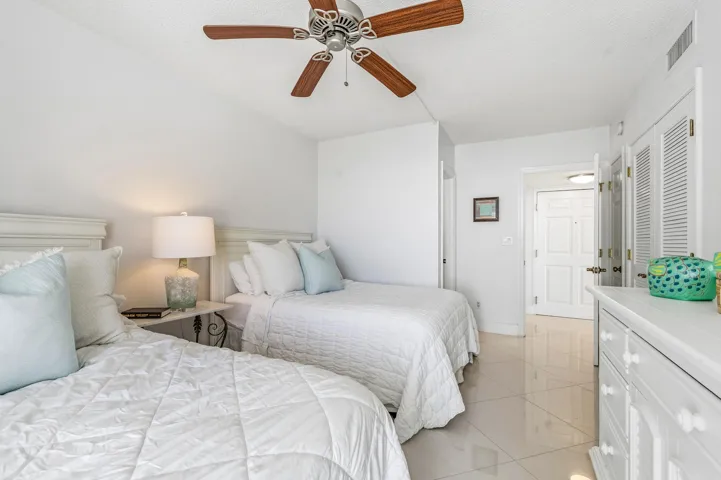 3554 Ocean Drive South - 702-241