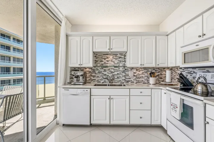 3554 Ocean Drive South - 702-381