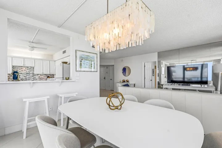 3554 Ocean Drive South - 702-351
