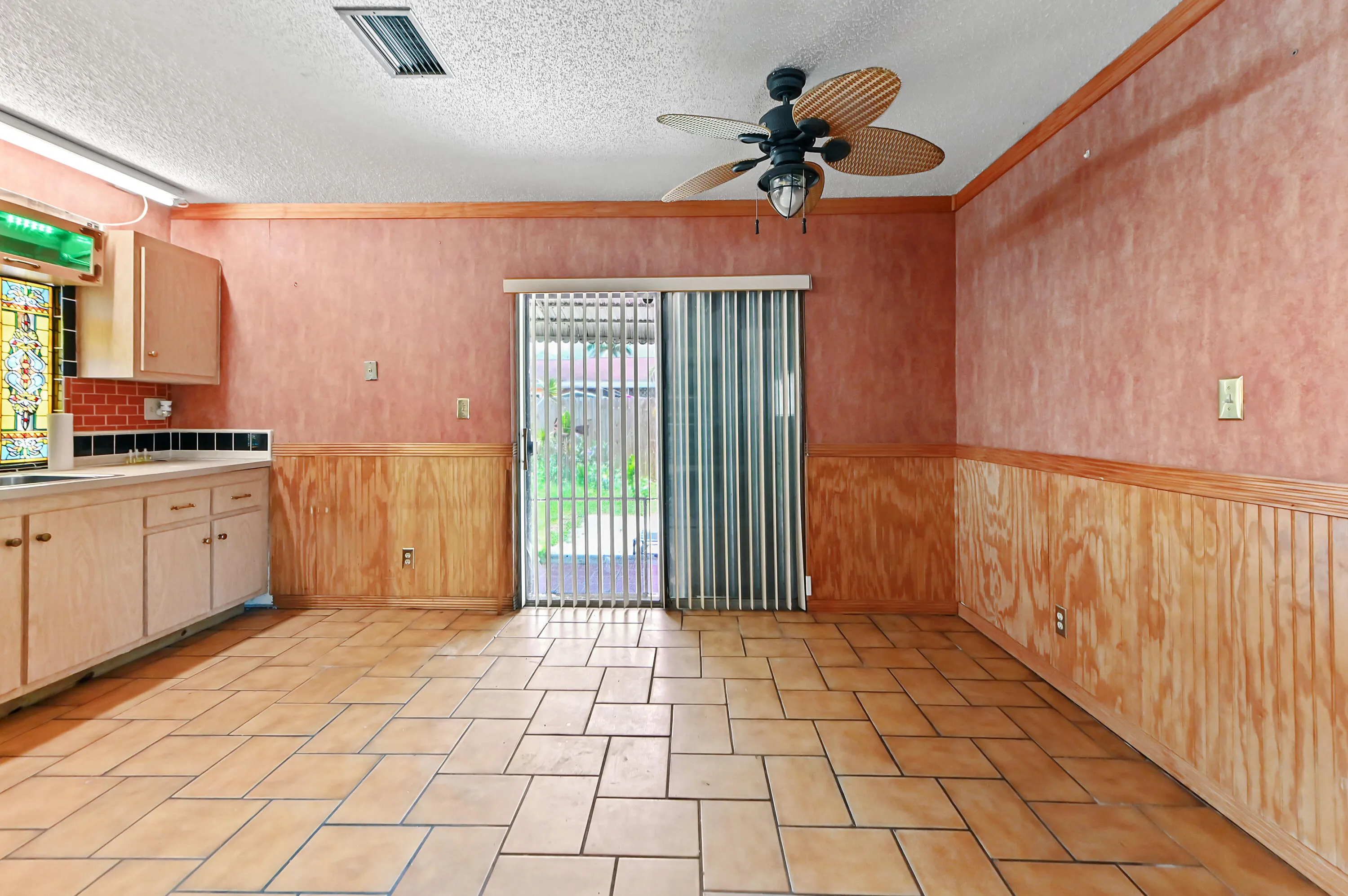 06 dining area 01