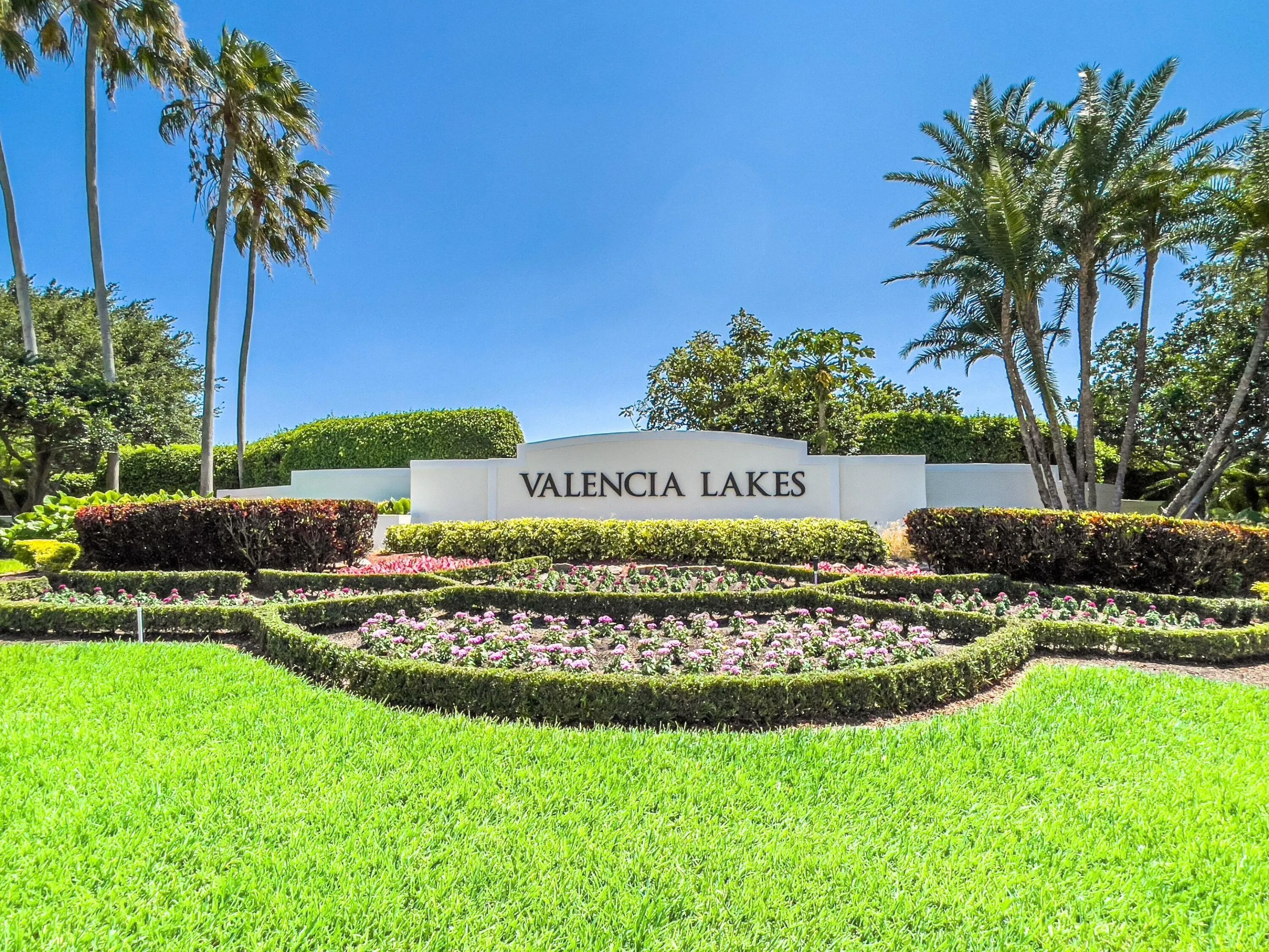 Valencia Lakes