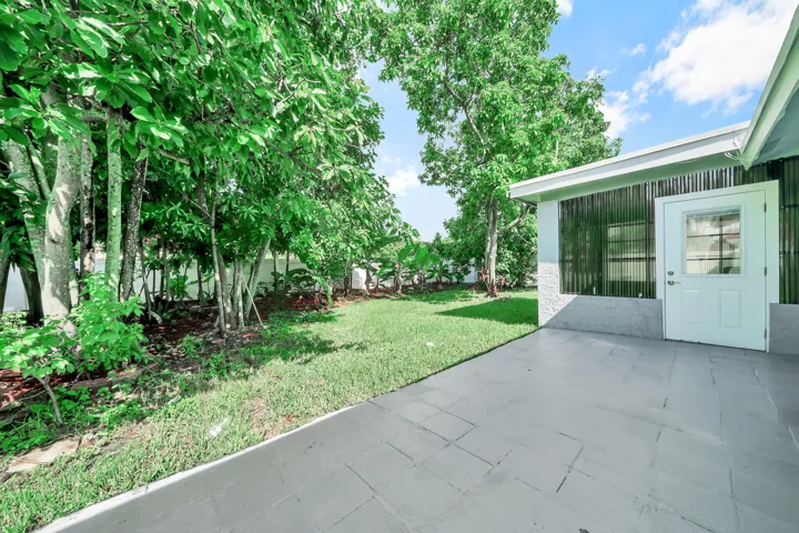 13 Backyard (1)