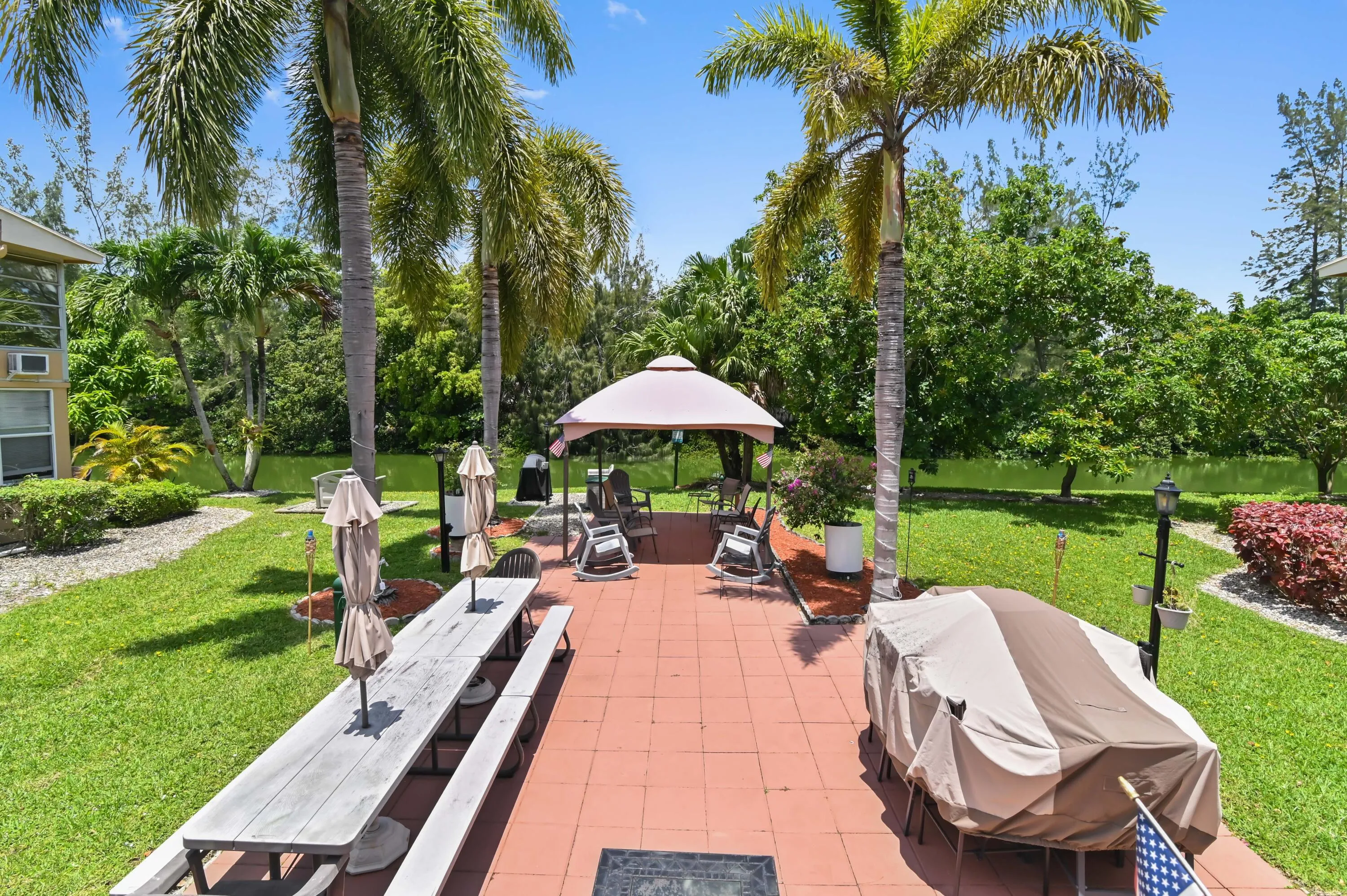 22 BBQ area 01
