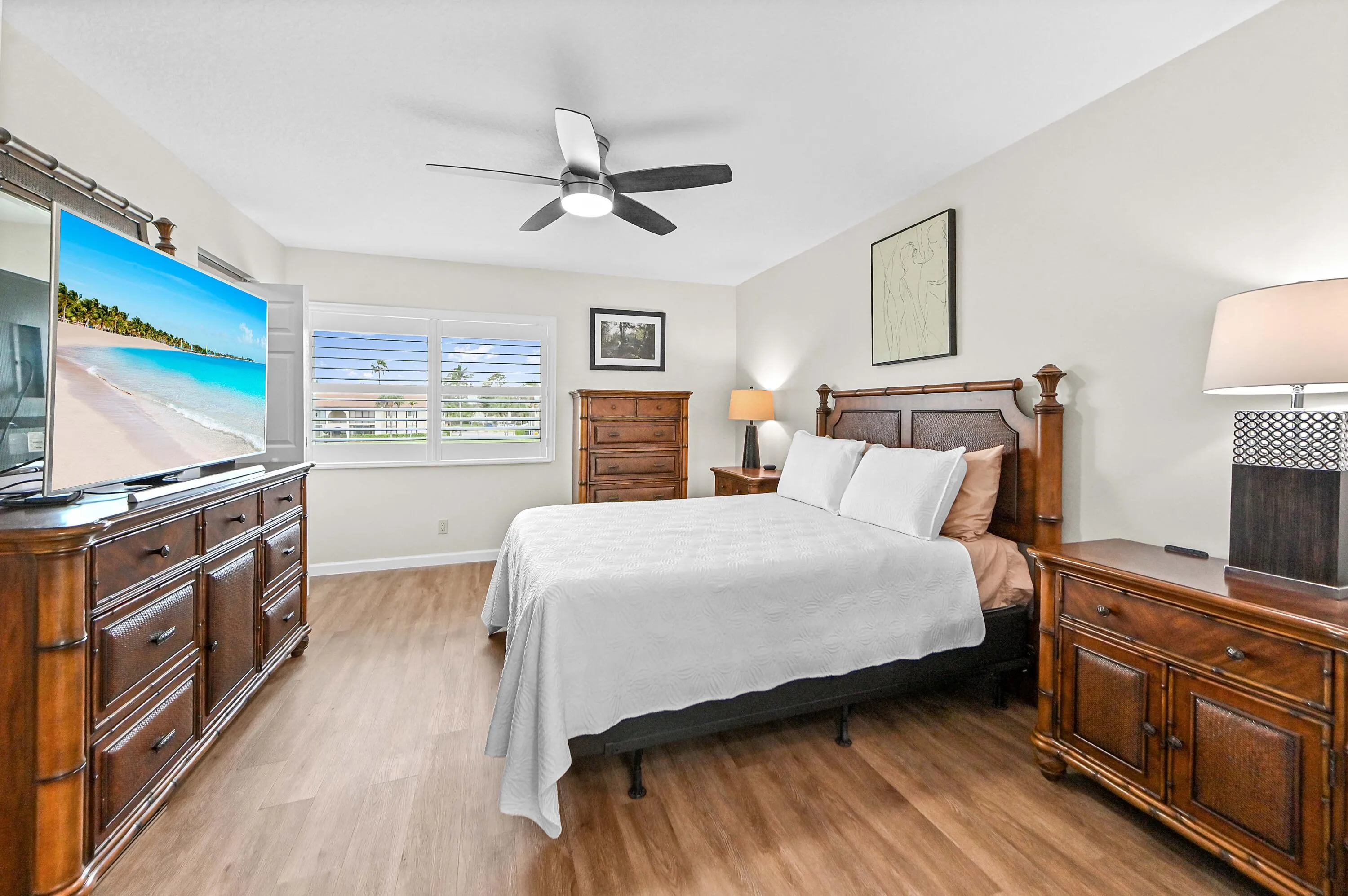 21 Bedroom 01
