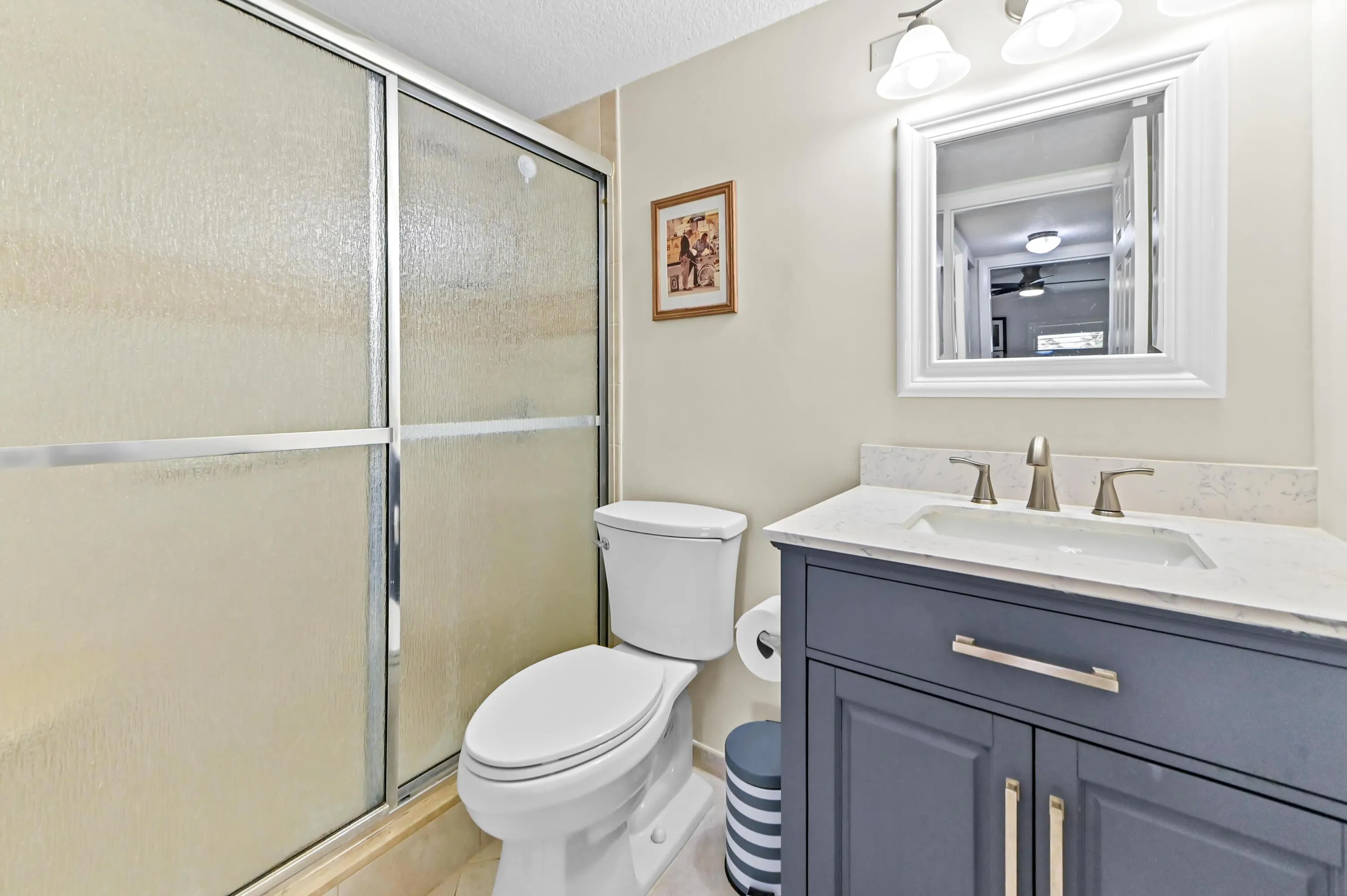 20 Bathroom 02