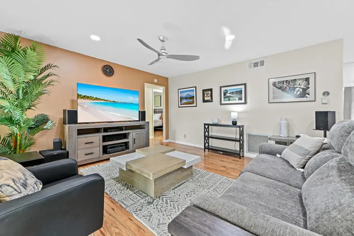 08 Living room 02