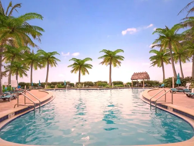 14K Tides pool
