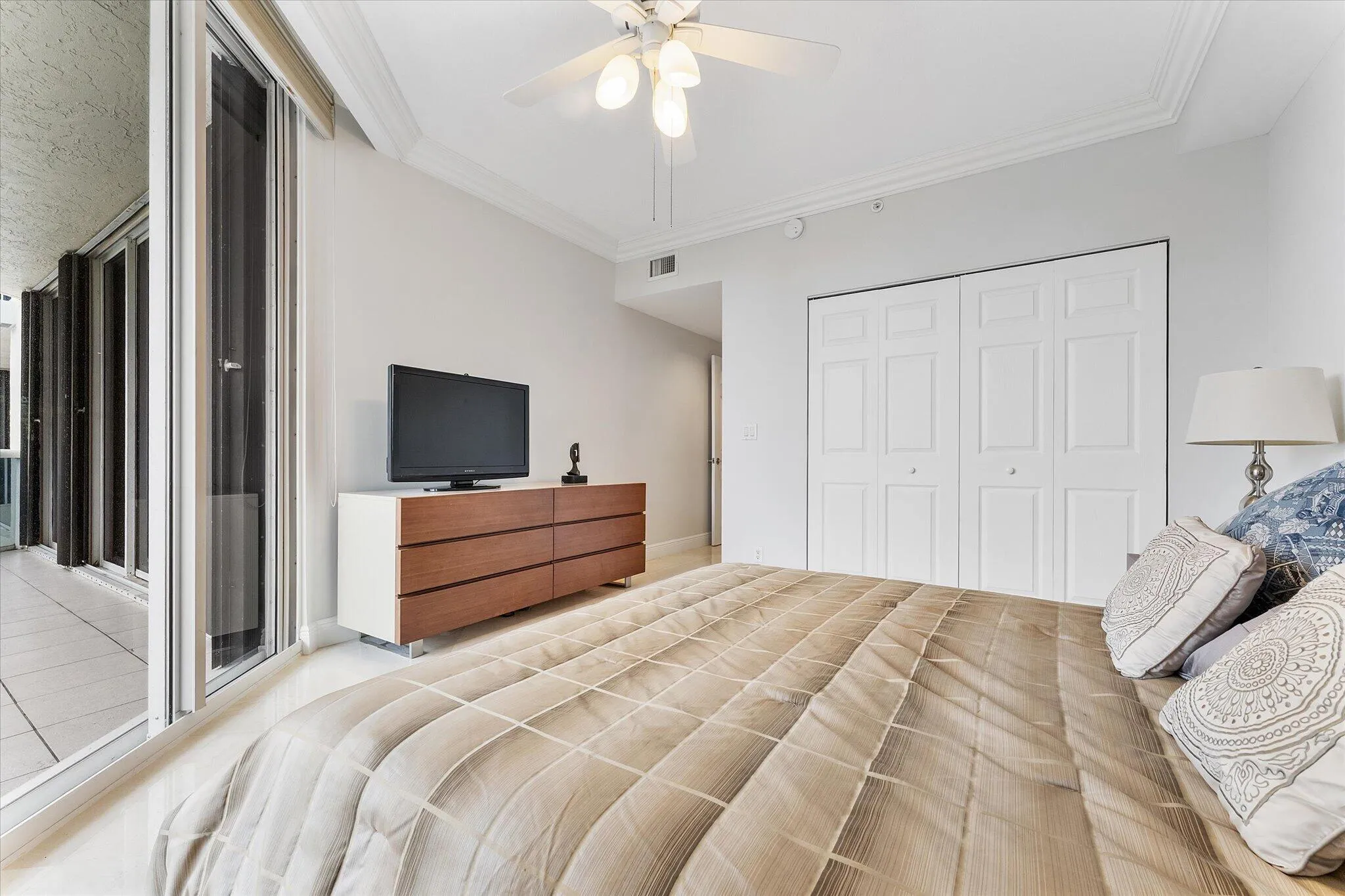 30-3100 N Ocean Blvd unit 407_030