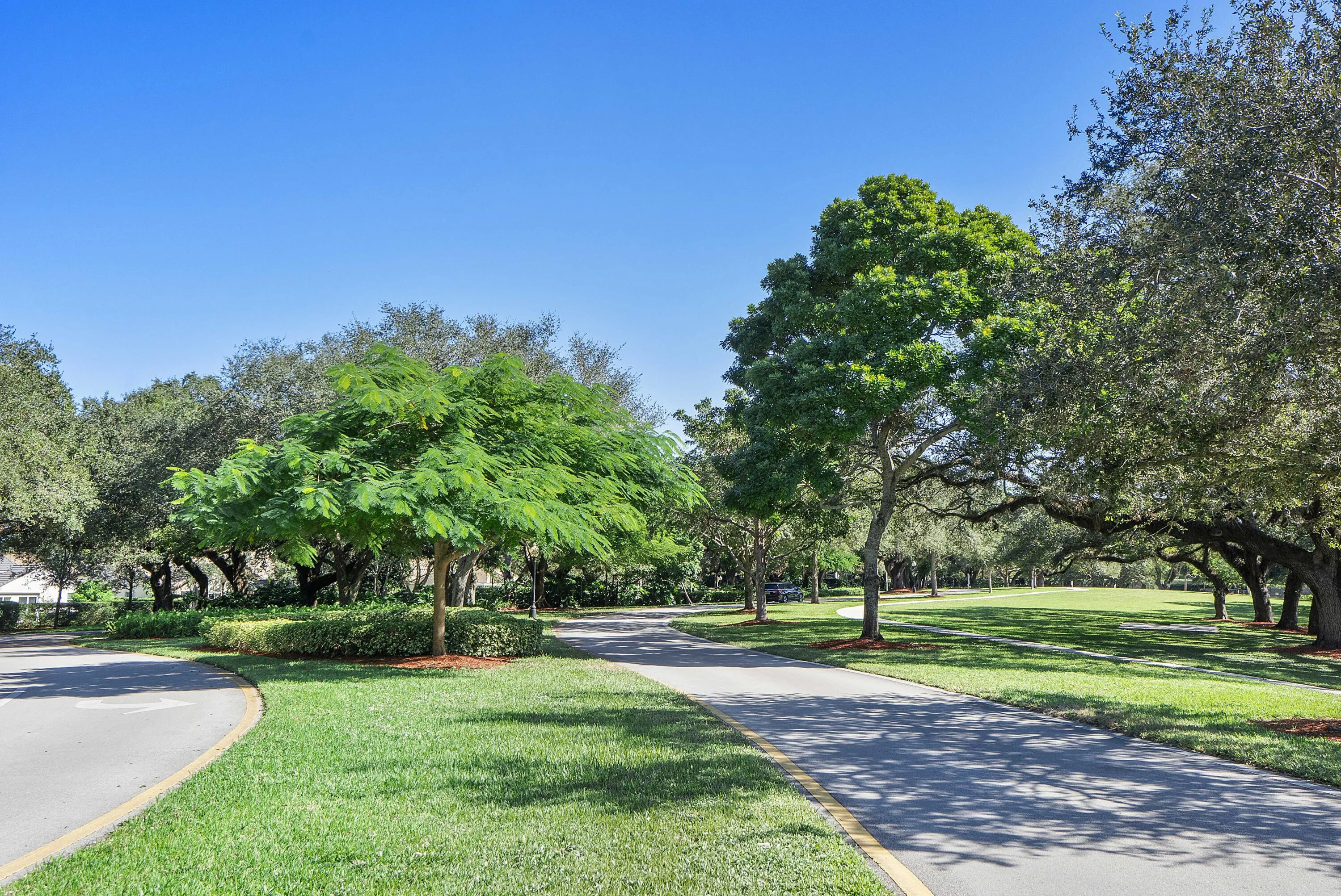 8821 Lake Park Cir N_052