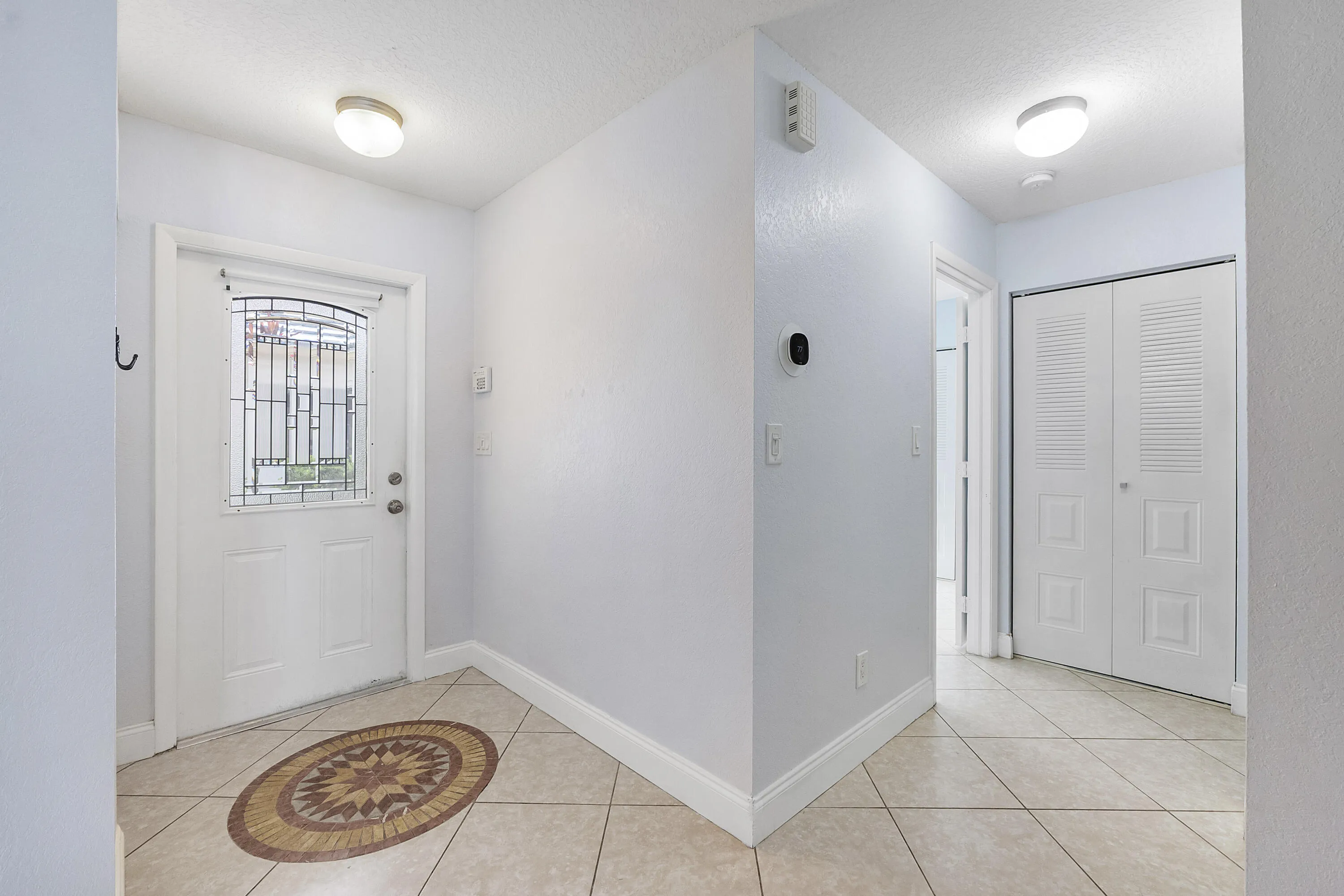 8821 Lake Park Cir N_027