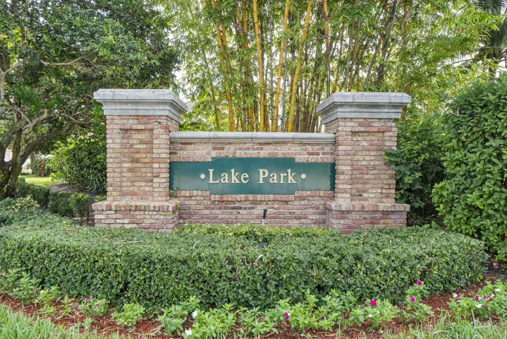8821 Lake Park Cir N_046