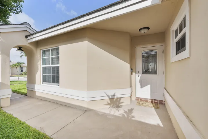 8821 Lake Park Cir N_006