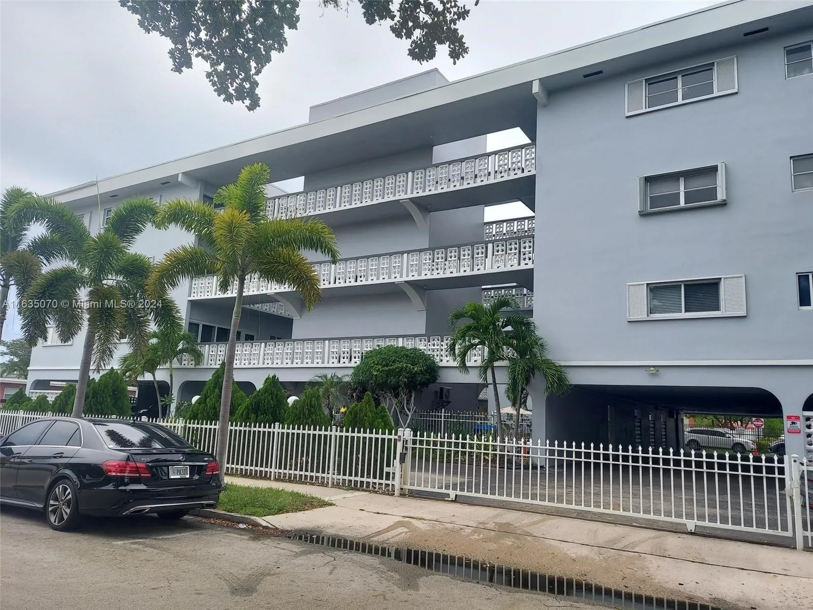 1818 building