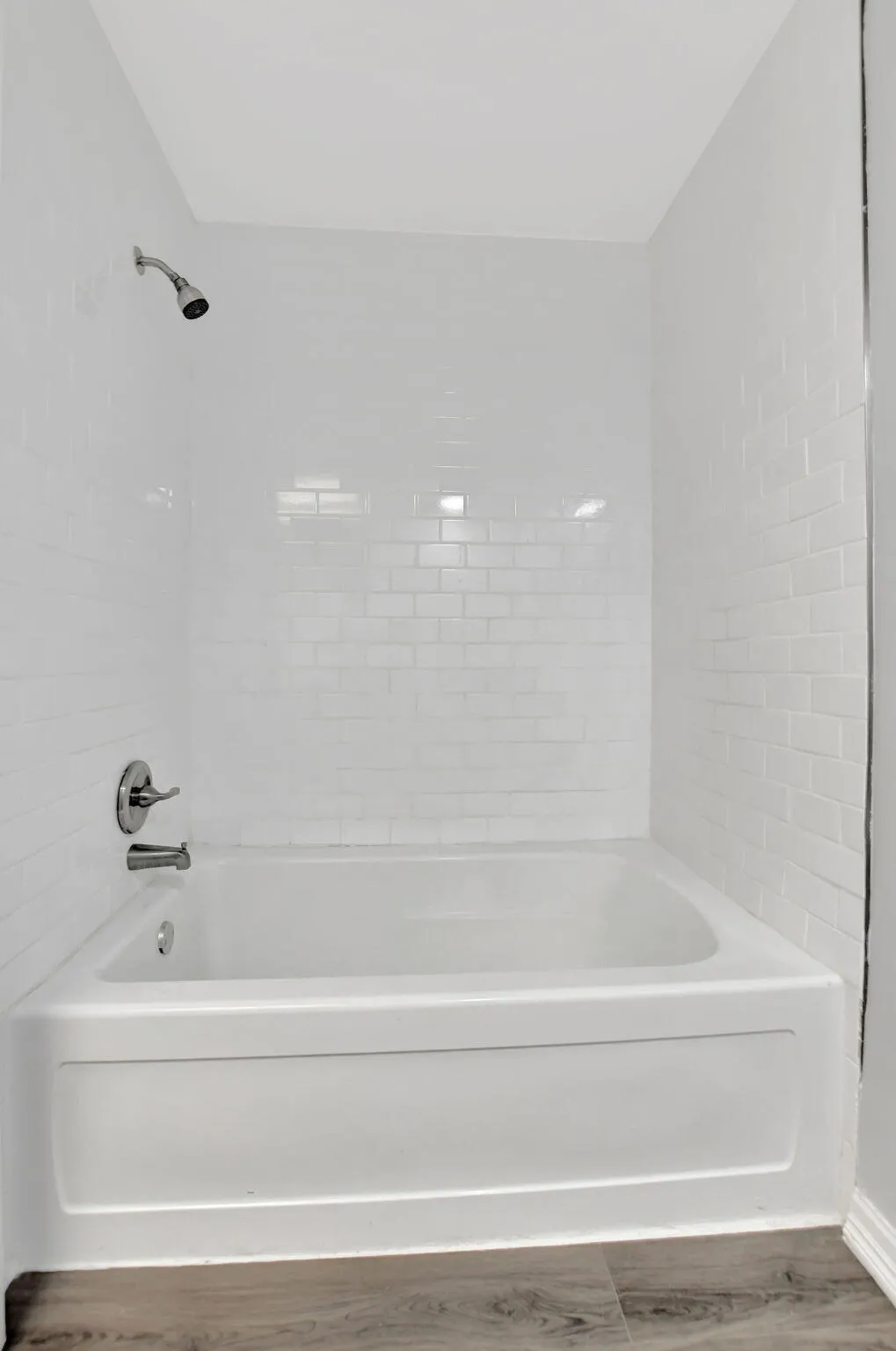 Bath tub