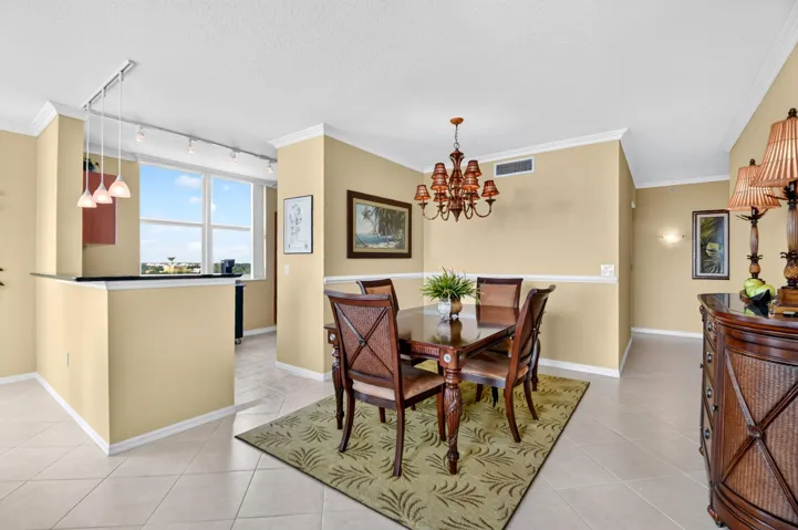 DINING/KITCHEN