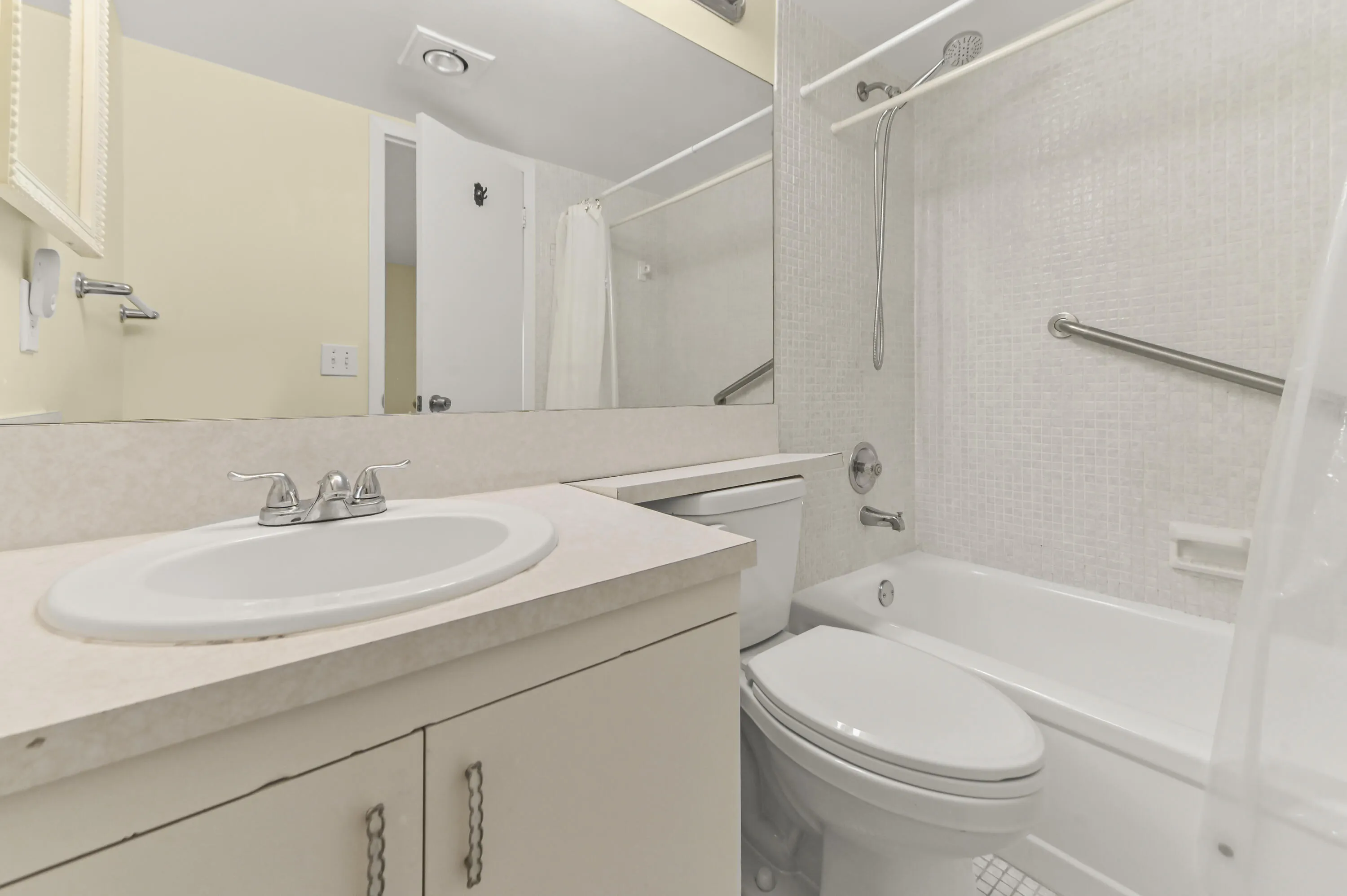 14 Bathroom 03