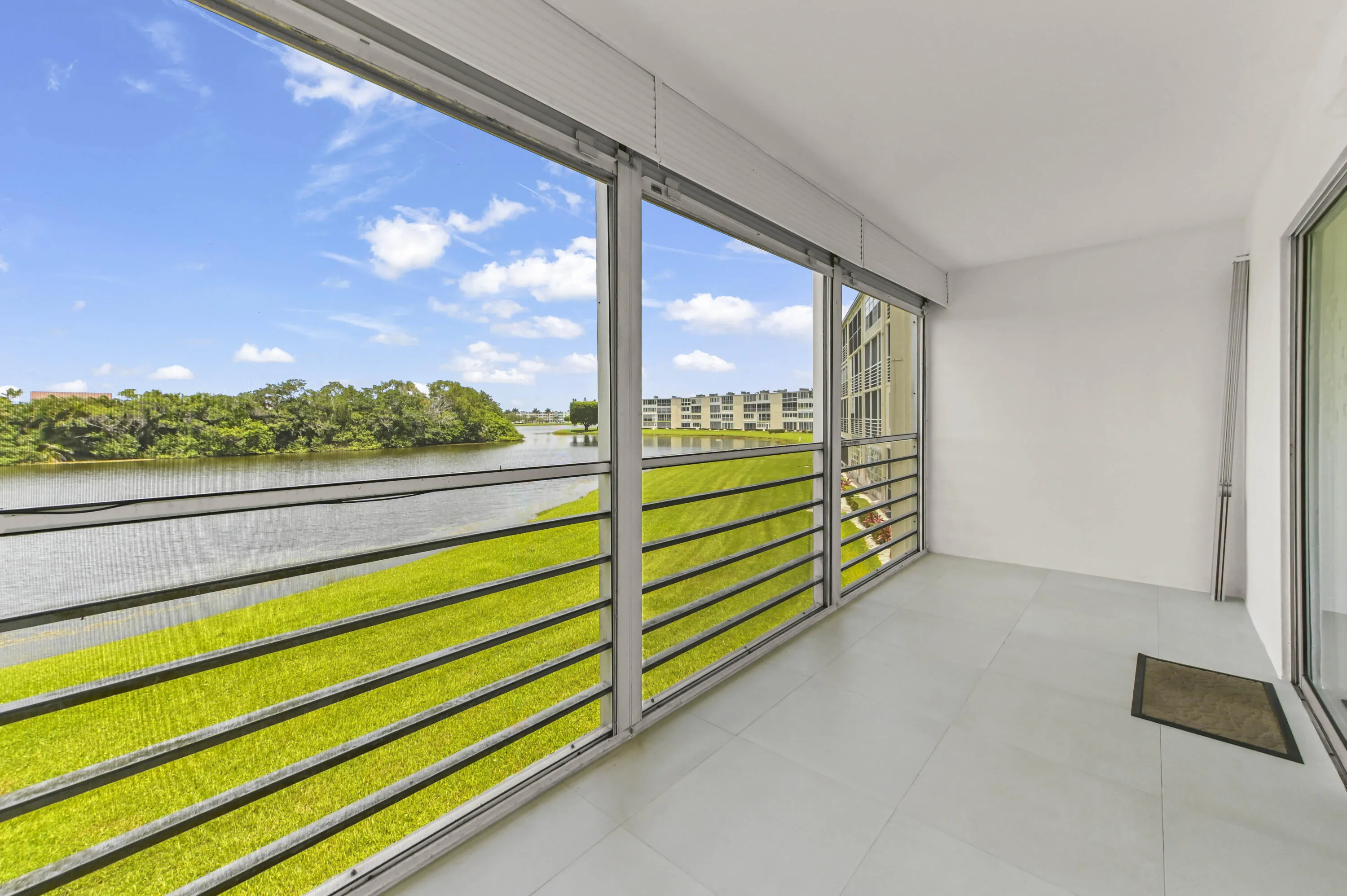 15 Balcony 01