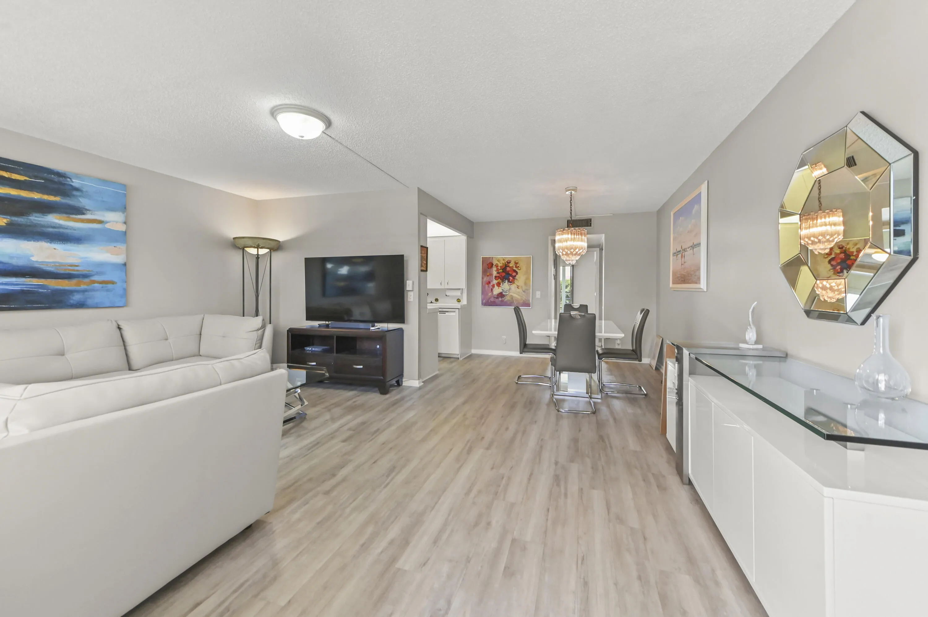 03 Living Room 01
