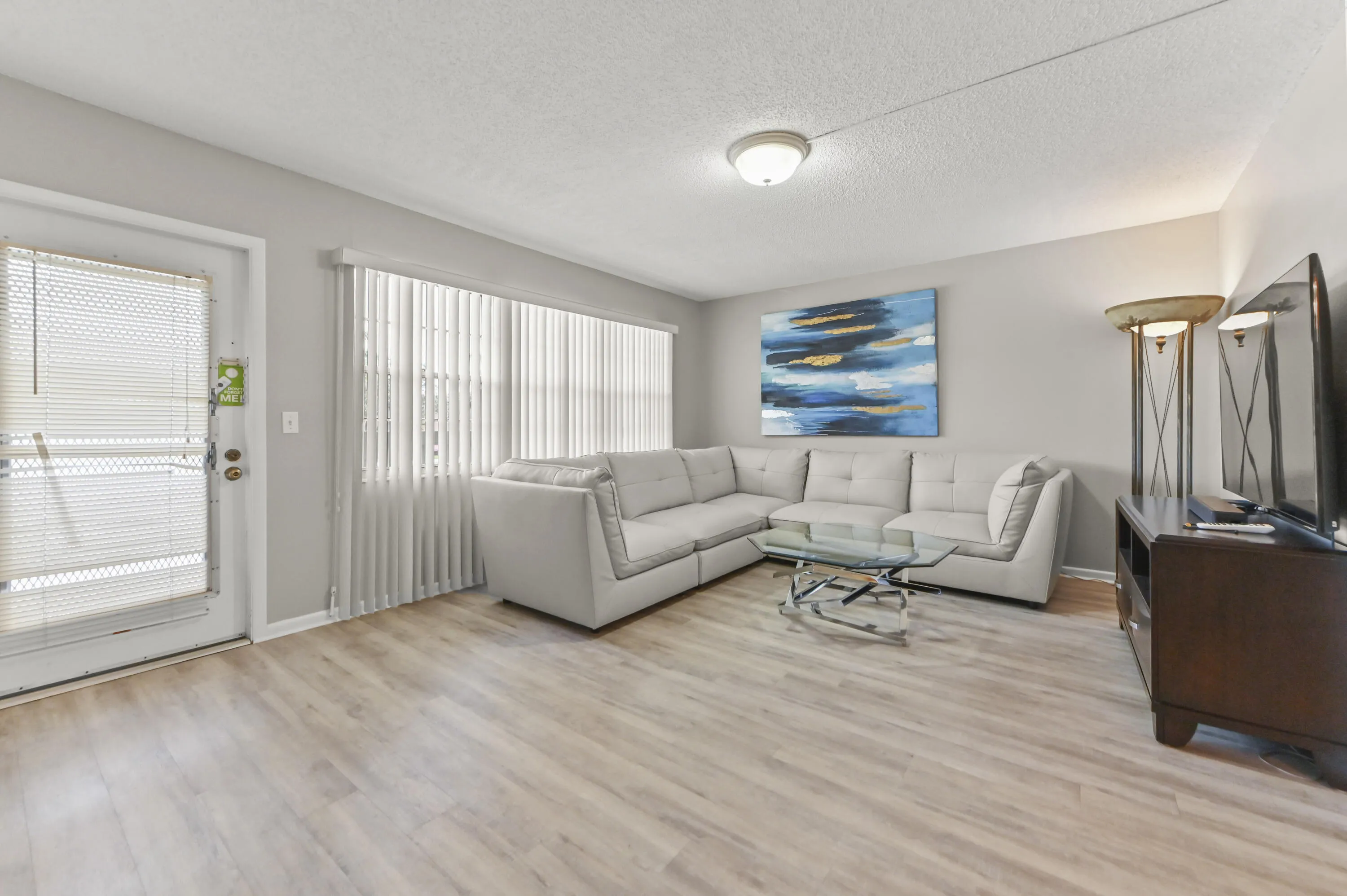 04 Living Room 02