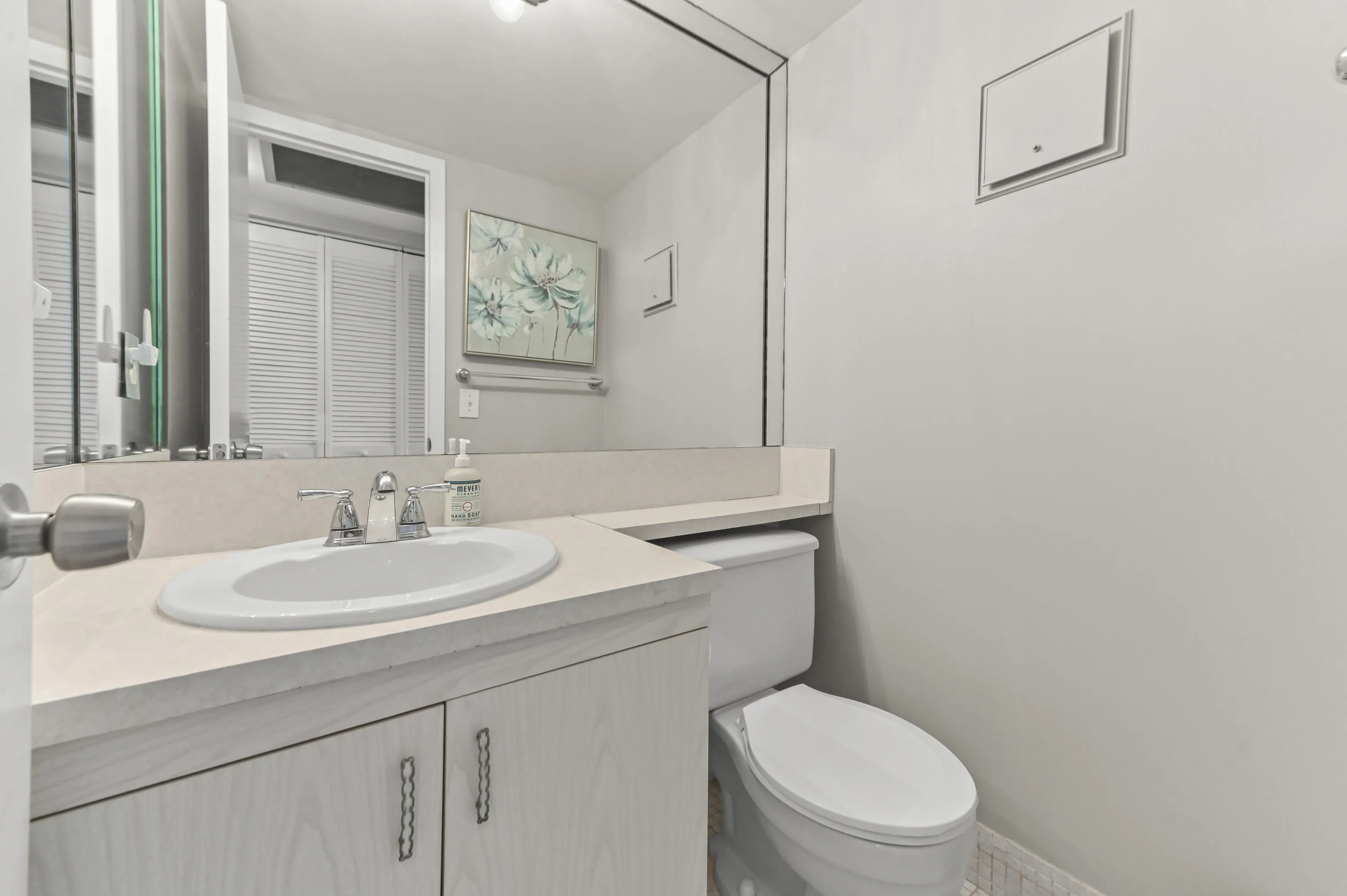 09 Bathroom 01