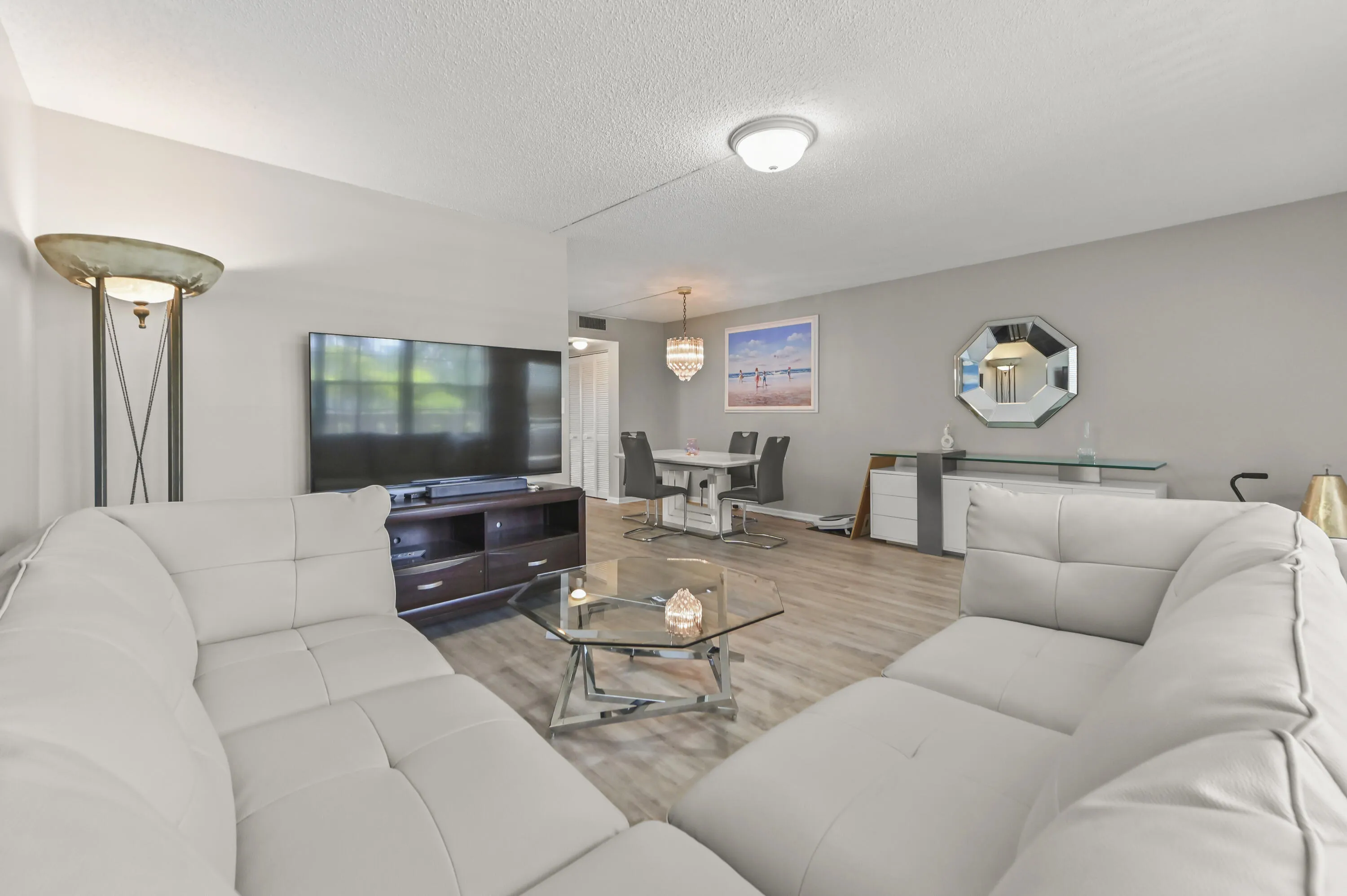 05 Living Room 03