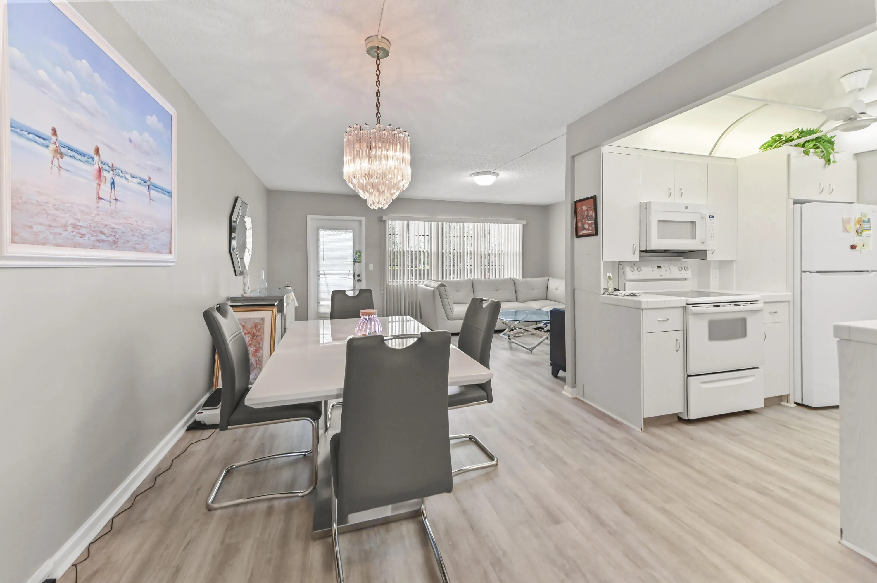 07 Dining Room 02