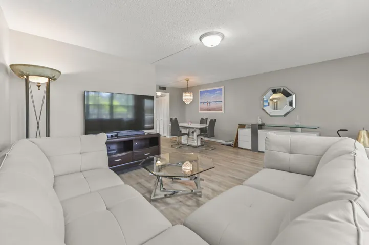 05 Living Room 03