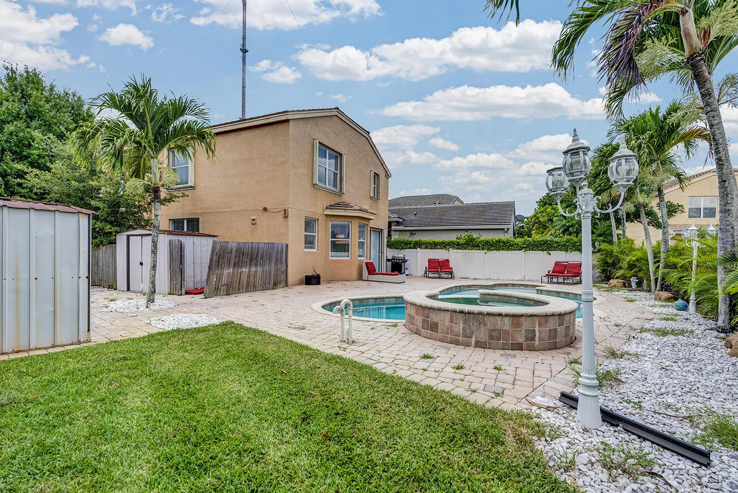 Beautiful oversized backyard