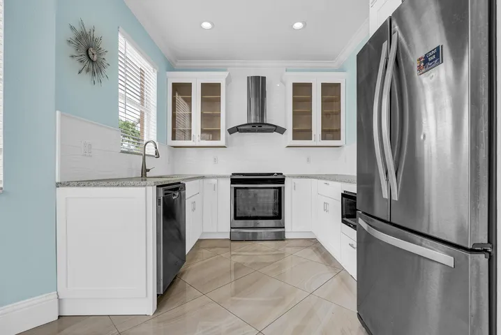 eat in kitchen with granite counters
