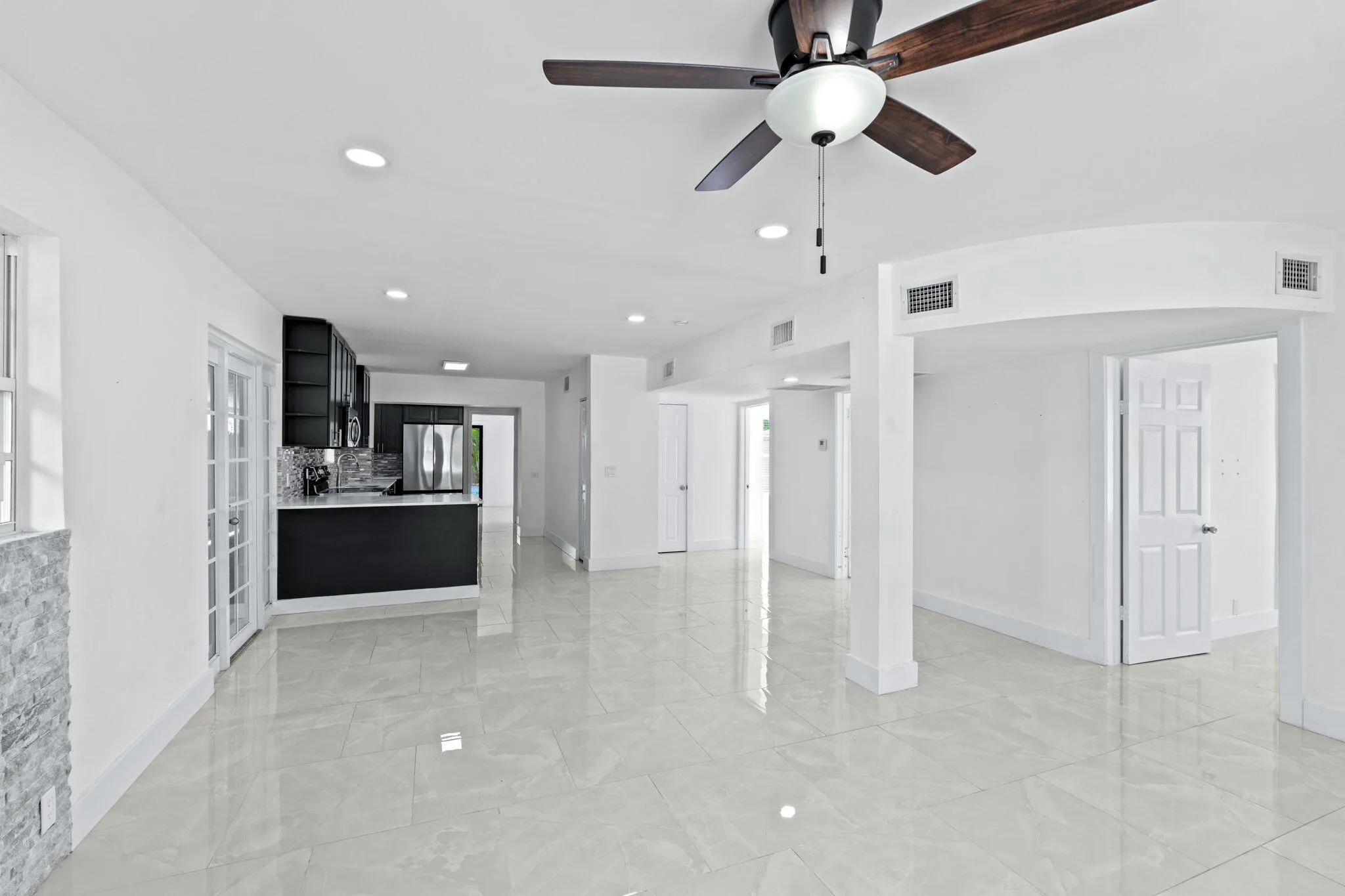 48-web-or-mls-A7403785
