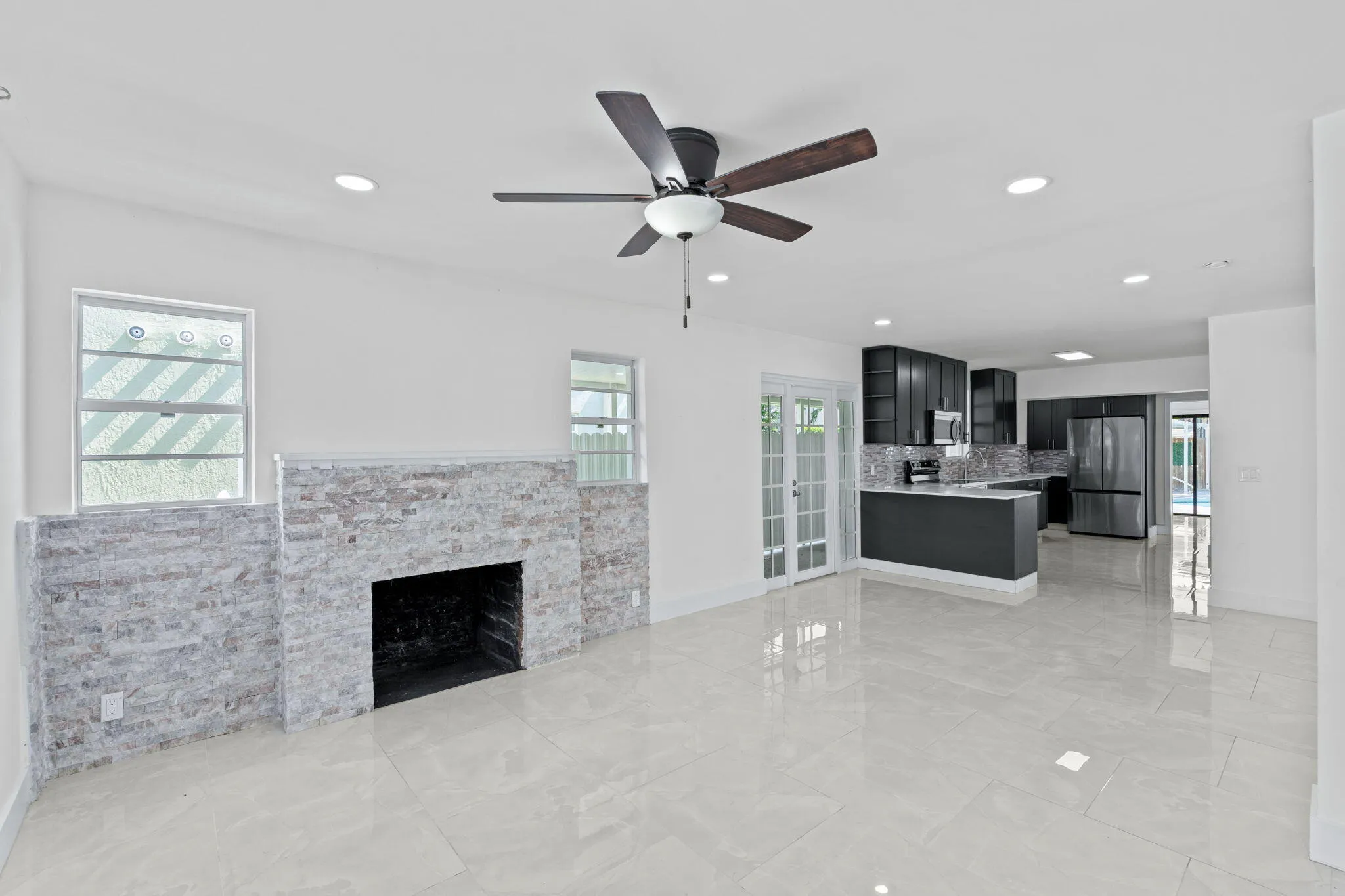 49-web-or-mls-A7403782