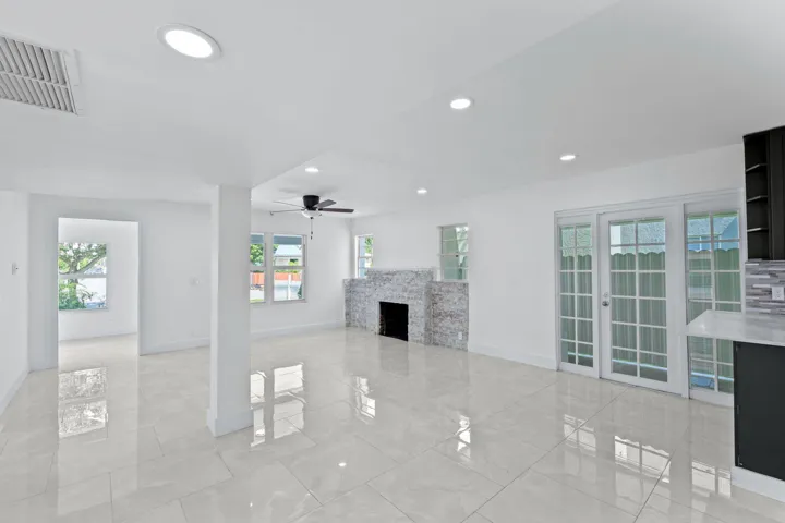 50-web-or-mls-A7403776