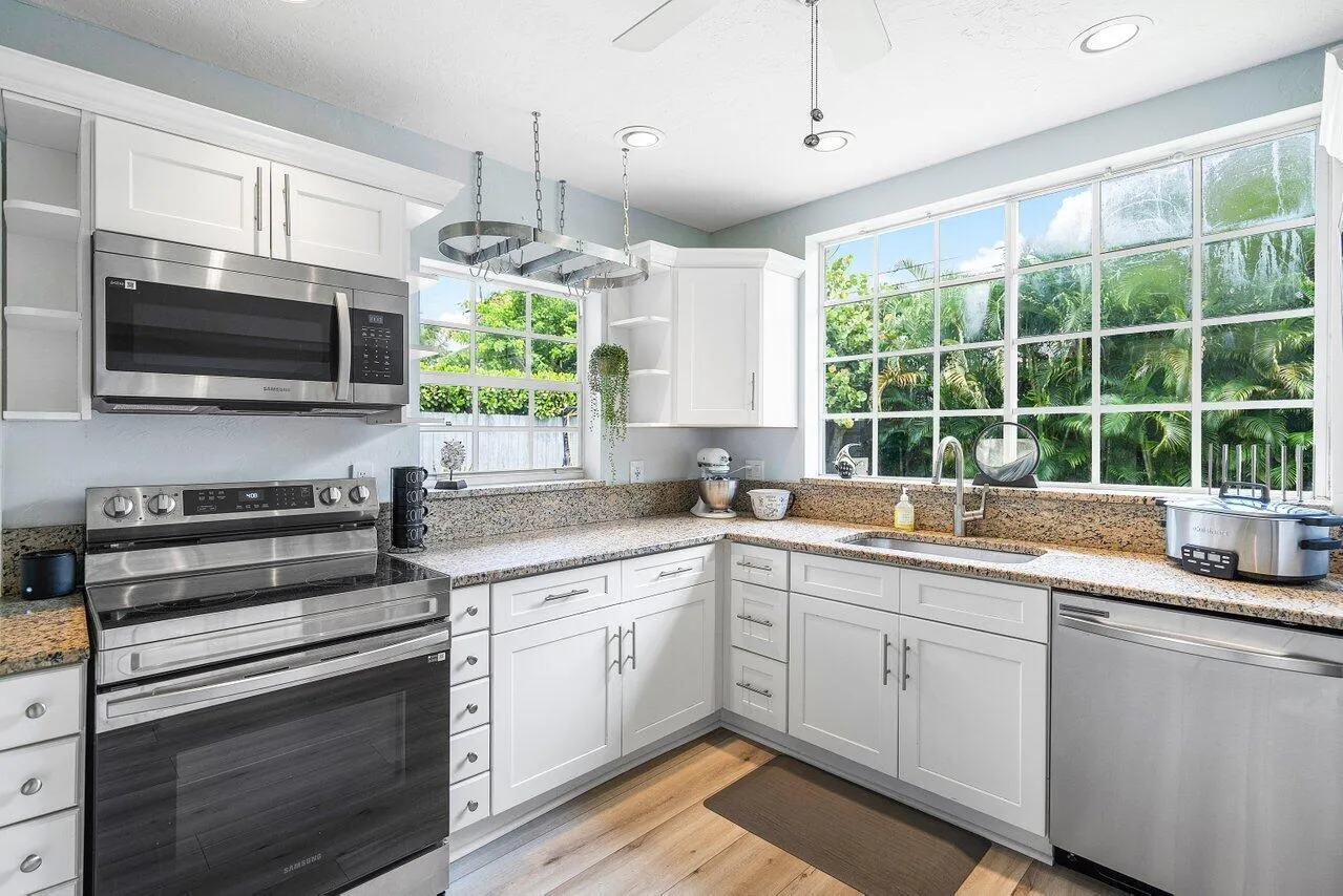 010-233LakeTerrace-DelrayBeach-FL-33444-