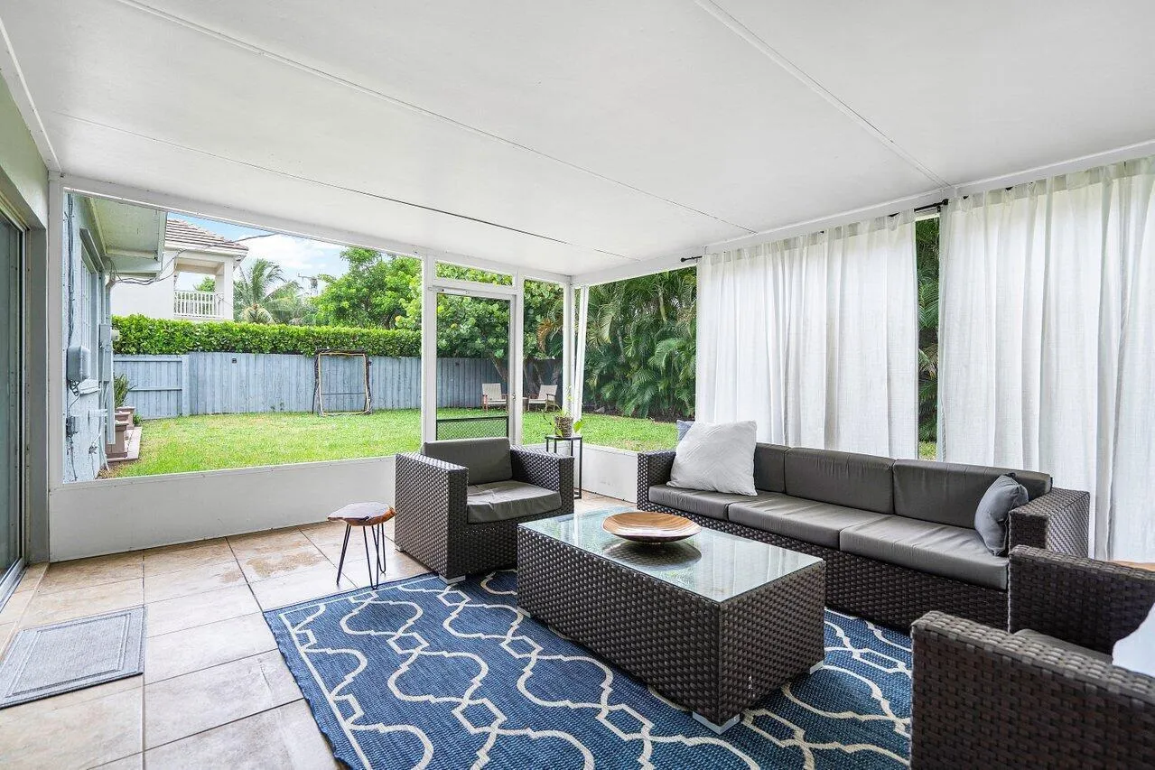 028-233LakeTerrace-DelrayBeach-FL-33444-