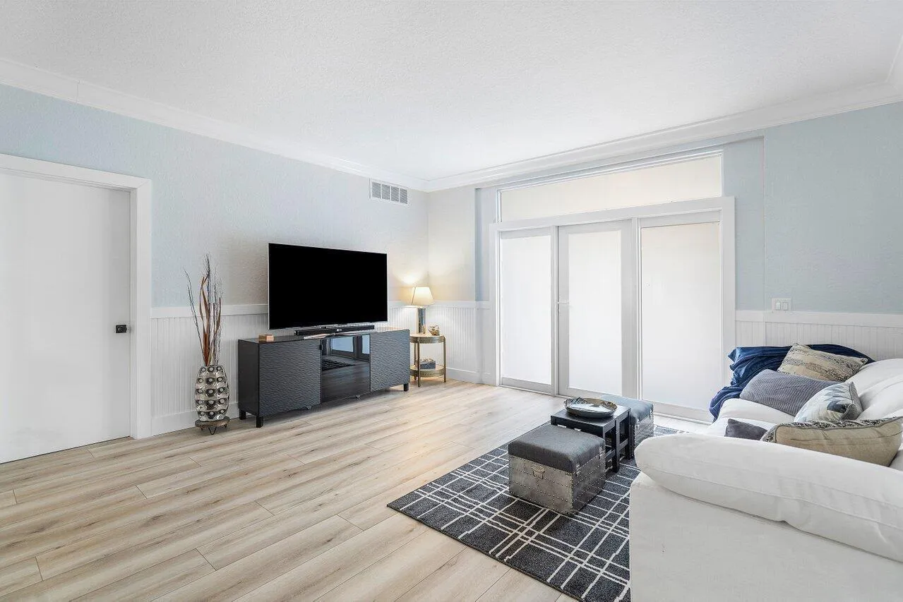 002-233LakeTerrace-DelrayBeach-FL-33444-