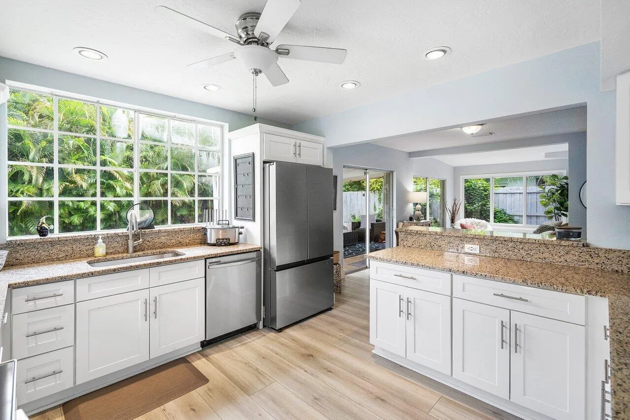 009-233LakeTerrace-DelrayBeach-FL-33444-