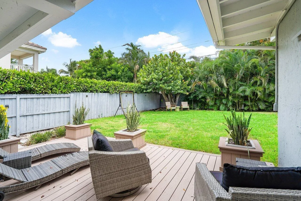 031-233LakeTerrace-DelrayBeach-FL-33444-