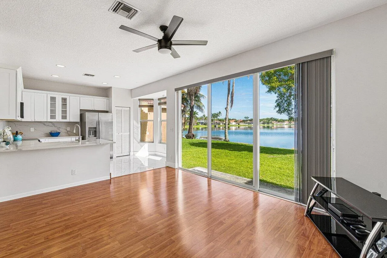 011-7835SpringfieldLakeDrive-LakeWorth-F